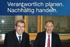  FH-Präsident Detlev Buchholz (r.) und Lothar Herbst, Mainova-Vorstand, bei Vertragsunterzeichnung  