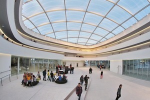  Innenhof-Überdachung des Neuen Gymnasiums Bochum: transparent und ­klimaeffizient 