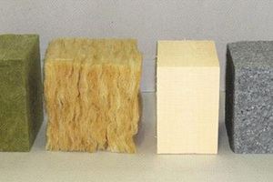  Vergleich der Dämmstoffdicke, von links nach rechts:Steinwolle, Glaswolle, Polystyrol-Extruderschaumstoff (XPS),expandierbares Polystyrol (EPS), Vakuumisolierpaneel 