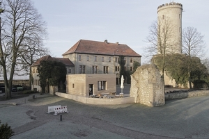  Natur und Stein. Und schon wieder Beton, gestampft. Muss denn alles nach einer Materialpfeife tanzen? 