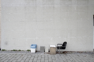  Auf der Zentrumsrückseite ein improvisiertes Open-Air-Büro. Leider war niemand am Schreibtisch den man hätte fragen können nach diesem oder jenem 