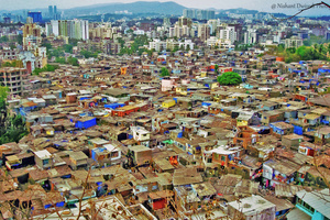  18,4 Millionen Menschen leben in der Metropolregion Mumbai. Allein 2001 lebten 6,3 Millionen Menschen in Slums.  