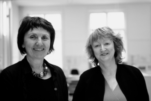  Die Architektinnen Yvonne Farrell (r.) und Shelley McNamara sind die Kuratorinnen der 16. Architekturbiennale 2018 in Venedig 