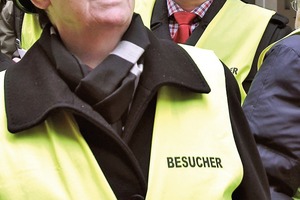  Offensiv: Bundesbau-ministerin Barbara Hendricks in Arbeitskleidung 