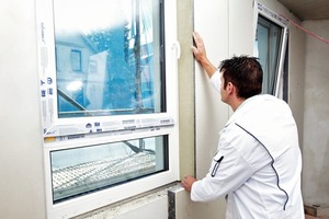  Jede zusätzliche Dämmung in der Fensterlaibung ist besser als keine. Schon eine nur 20 mm dicke EPS-Platte sorgt dafür, dass die Wandoberflächentemperatur im Bereich der Fensterlaibungen erheblich ansteigt, die Anforderungen der DIN 4108 werden jedoch in der Regel nicht erreicht 