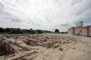  Blick über Grabungsfeld am Schlossneubau (Juni 2013 
