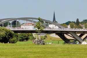  In aller (bildlichen) Stille ganz laut: die Waldschlösschenbrücke im August 2013 