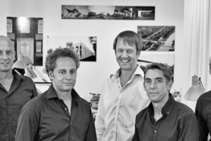  netzwerkarchitekten, Darmstadtwww.netzwerkarchitekten.de

Das Büro netzwerkarchitekten wurde 1998 von Thilo Höhne, Karim Scharabi, Philipp Schiffer, Jochen Schuh, Markus Schwieger und Oliver Witan gegründet und wird seitdem in dieser Konstellation geführt. Mittlerweile ist das Team durch angestellte Architekten, freie Mitarbeiter und Studenten auf ca. 30 Personen gewachsen. Die unterschiedlichen Schwerpunkte und Interessen der einzelnen Partner sind Grund­-lage einer intensiven, inhaltlich umfassenden Auseinandersetzung mit den viel-fältigen Aufgabenstellungen. In dieser Arbeitsweise erfährt jedes einzelne der Projekte eine eigene Prägung, ohne einer konstanten formalen oder inhaltlichen Ideologie unterstellt zu werden. Mit großem Erfolg nimmt das Büro an offenen und geladenen Wettbewerben sowie an Gutachterverfahren teil. Die hieraus hervorgegangen Realisierungen wurden bereits vielfach mit renommierten Auszeichnungen und Architekturpreisen bedacht und in der Fach- und Tagespresse veröffentlicht. Lehraufträge, Gastprofessuren und zahlreiche Vorträge ergänzen die Arbeit des Büros. 