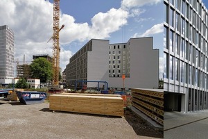  MONNET 4 und Tour Total im Juli 2015. Zur Invalidenstraße steht ein Hotel, das die Sichtachse Hauptbahnhof-Tour verbaut. Schade eigentlich 