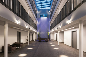  Mit einer Betonsäge wurde ein Innenhof in die ehemalige Lagerhalle geschnitten 