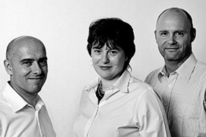  AutorenLichtvision Design &amp; Engineering GmbH Karsten Ehling, Thomas Müller, Carla WilkinsLichtprojekte mit Erfolg zu planen und zu realisieren, verlangt Kompetenz in allen Sparten des Spektrums: Tageslicht, Kunstlicht, visuelle Medien und Lichtsteuerung. Lichtvision bringt Ambition mit Erfahrung, Kreativität mit technischem Verstand und Wissen mit Wissenschaft in Einklang. Lichtplaner und -techniker, Industriedesigner, Architekten und Elektroniker arbeiten bei Lichtvision zusammen. Als Team planen und realisieren sie Lichtlösungen in aller Welt. Das sichert internationales Niveau in jeder Phase des Entstehungsprozesses.Informationen: www.lichtvision.de 