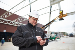  Auch von der Baustelle aus können die Goldbeck-Mitarbeiter auf Baupläne, E-Mails und Co. zugreifen. 