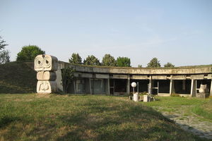  Infocenter des Mahnmals Slobodište in Serbien bei Kruševac 