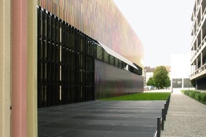  2_fassade_richtung_pinak_moderne2.jpg 