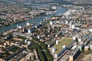  1: Das 367m lange,113m breite und 15m hohe Kaufhaus liegt auf der Schnittstelle zwischen dem vitallen Basler Wohnquartier Kleinhühningen und dem Indusriequartier 