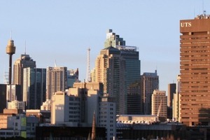  UTS Tower, Sydney (oben) und mit neuer Fassade (unten) 