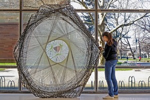  Insgesamt wurden 36 unterschiedliche Bauteile hergestellt. Jedes davon besitzt einen individuellen Faserverlauf, der zum materialeffi­zienten Lastabtrag beiträgt 