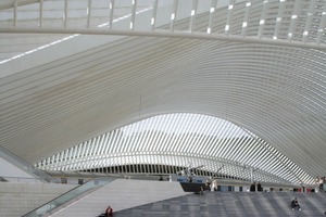  Licht und Schatten, Texturen wie fein gesponnen: Transparenz und Eleganz stehen für das neue Bahnhofsgebäude 