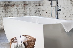  Trend 2: „Bathroom Interior“ beschreibt den Trend zu ganzheitlichen Raum- und Einrichtungskonzep­ten. Durch die Umsetzung des Prinzips „Weg von der Wand“ entstehen Bäder mit unterschiedlichen Zonen für Hygiene, Körperpflege, Fitness, Styling oder geistige und körperliche Regeneration. Das Bad löst sich aus seiner Isolation und integriert sich in andere Wohnbereiche 