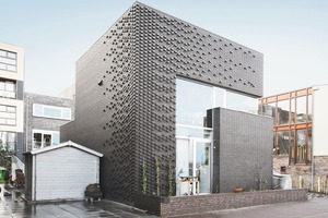  Der Architekt geht davon aus, dass die Fassade in ein paar Jahren mit Kletterpflanzen teilweise bewachsen sein wird 