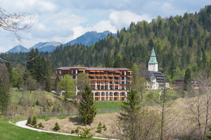  Die Teckentrup-Türserie 62 stellt für zahlreiche Einbausituationen bedarfsgerechte Türen bereit. Im Versorgungstrakt von Schloss Elmau kommen T30- und T90-Ausführungen zum Einsatz. Diese werden durch entsprechende Zargenlösungen ergänzt, die im Hotel Maulweiten bis zu 54,5 cm aufweisen 