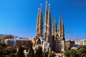  Doch nicht ewige Baustelle? Die aktuell geweihte Sagrada Família in Barcelona soll 2030 fertiggestellt werden 