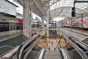  Durch die Aufweitung der Gleisunterführung zu einer Ladenpassage und durch deren natürliche Belichtung über großzügige Bahnsteigzugänge wird der Zugang zu den Gleisen zur öffentlichen Fußgängerzone aufgewertet 