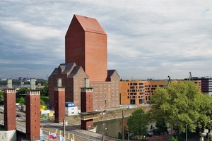  Blick Schwanentor: Das vorhandene Speichergebäude aus den 30er Jahren wird durch eine markante Baufigur im Zentrum ergänzt. Diese beinhaltet das Archiv 