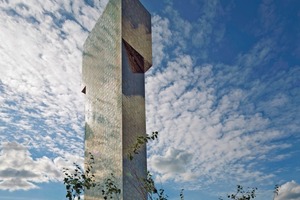  Vorbild für den Hochhausentwurf von Wingårdh war der John Hancock Tower in Boston von Henry N.Cobb. Mit ihm hat der Victoria Tower das Parallelogramm als Grundriss (aber nur für den Turmschaft) und die Glasfassade gemein 