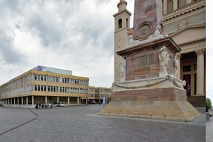  Wirklich Abriss? Das ehemalige Lehrerinstitut „Rosa Luxemburg“ könnte den schmucken Alten Markt am Leben halten. Rechts „die Platte“, ein Wohnhaus am Staudenhof 