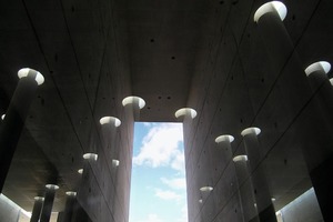  Kondolenzhalle im Krematorium Berlin (Axel Schultes und Charlotte Frank) 