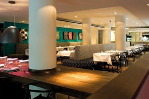  BU6: Das Restaurant mit Küche liegt im Herzen des Hotels. Es bietet Platz für ca. 100 Personen 