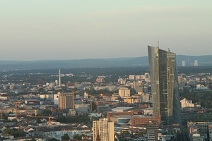  Blick vom TaunusTurm auf andere Türme; neuere und ältere 