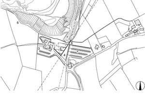  Lageplan, M 1 : 7 500 1	Zugang zum Gebäude2	Hauptparkplatz3	Hotelparkplatz4	Grasrampe5	Gefaltete Ebene / Grasdach6	Kippenkamm / Oberer Küstenpfad7	Wendehammer für Busse / unterer Küstenpfad8	Causeway Hotel9	Schulmuseum 