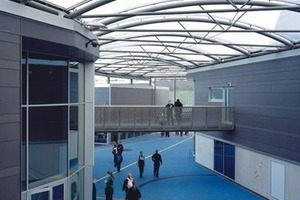  John Madejski Academy in Reading (2007) 