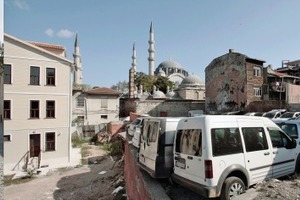  Istanbul: Was mag geschehen, wenn all die überall und meist abenteuerlich geparkten Autos einmal losfahren? 