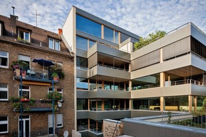  HofansichtDer Neubau schließt eine Lücke zwischen denkmalgeschützten Gründerzeitgebäuden mit einem Hauptgebäude und einem etwas niedrigerem Hinterhaus. Es entstanden lichtdurchflutete Büros und Wohnungen 