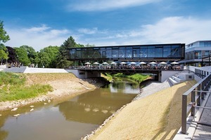  Die Stadtbibliothek im hessischen Bad Vilbel überquert die Nidda 