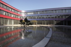  Das Wasser im Gartenhof dient auch der Klimatisierung 