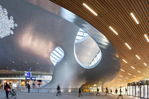  Gewinner Kategorie Urban development & initiatives: Arnhem Central Station/NL, Architektur: UNStudio
DieTransfer Halle: Tageslicht und eine klare Deckenstruktur leiten die Passagiere  