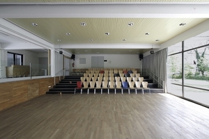  Der vorhandene Veranstaltungssaal im südlichen Riegel wird für das Raumprogramm (drei mittelgroße Säle) mit genutzt 