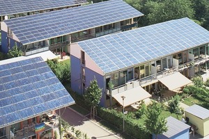  Solarsiedlung Freiburg am Schlierberg, 59 Plusenergie-Reihenhäuser, davon 9 auf einem Büroriegel 