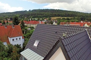  Aufdachdämmungen mit Hochleistungsdämmstoffen erlauben verhältnismäßig geringe Aufbauhöhen und sind bauphysikalisch günstig 