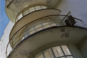  Richard Pare, Woroschilow-Sanatorium: halbrunde Balkonterrasse, 1999Fotografie, 121,9 x 123,7 cm
Miron Merschanow, 1930-1934 