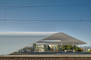  Der Schwung der Dachsegmente leitet sich aus Fahrzeugbewegungen ab 