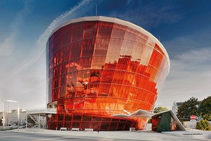  Das neue Konzerthaus in Liepaja wird von bernsteinfarbenen Gläsern geschlossen 