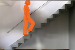  Die Faltwerktreppe mit einer Bauteilstärke von nur 8 cm spannt über 15 Stufen 