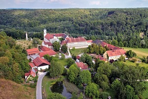 Abb. 1: Luftbild des Klostergeländes Raitenhaslach, Blick von Westen  