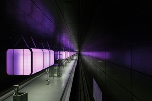  Ankommen an der HCU am neuem U-Bahnstopp "HafenCity Universität" (Architekten: Raupach Architekten mit Lichtplanerno Pfarré Lighting Design und den Industriedesignern Stauss &amp; Pedrazzini, alle aus München) 