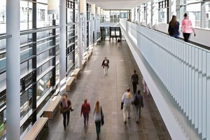  Eine der Magistralen im Schwarzwald-Baar Klinikum in Villingen-Schwenningen 